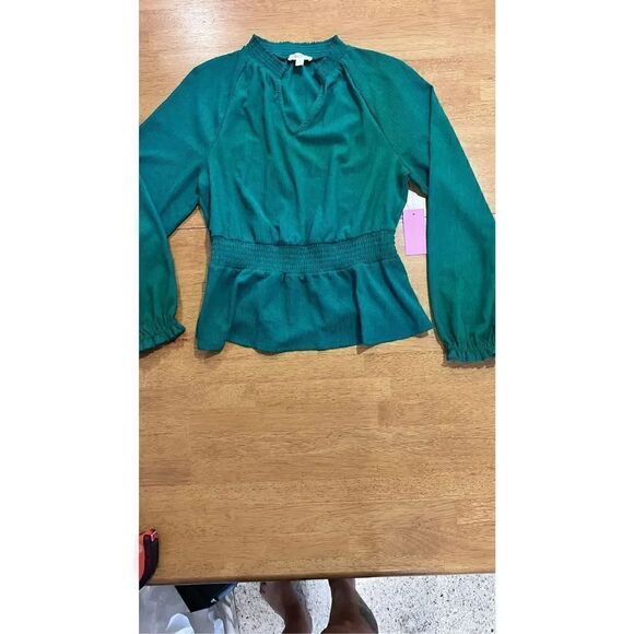 RILEY & RAE Tops - RILEY & RAE GREEN GAUZE BLOUSE WOMEN'S SIZE S NEW  P1-151